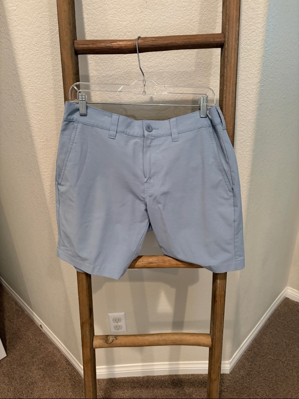 Travis Mathew Men's 8 in inseam Light Blue Chino Shorts